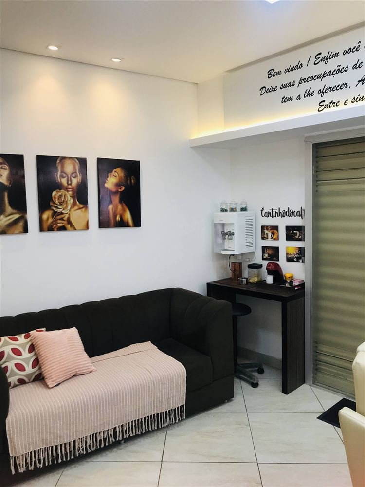 Sala de espera com sofá